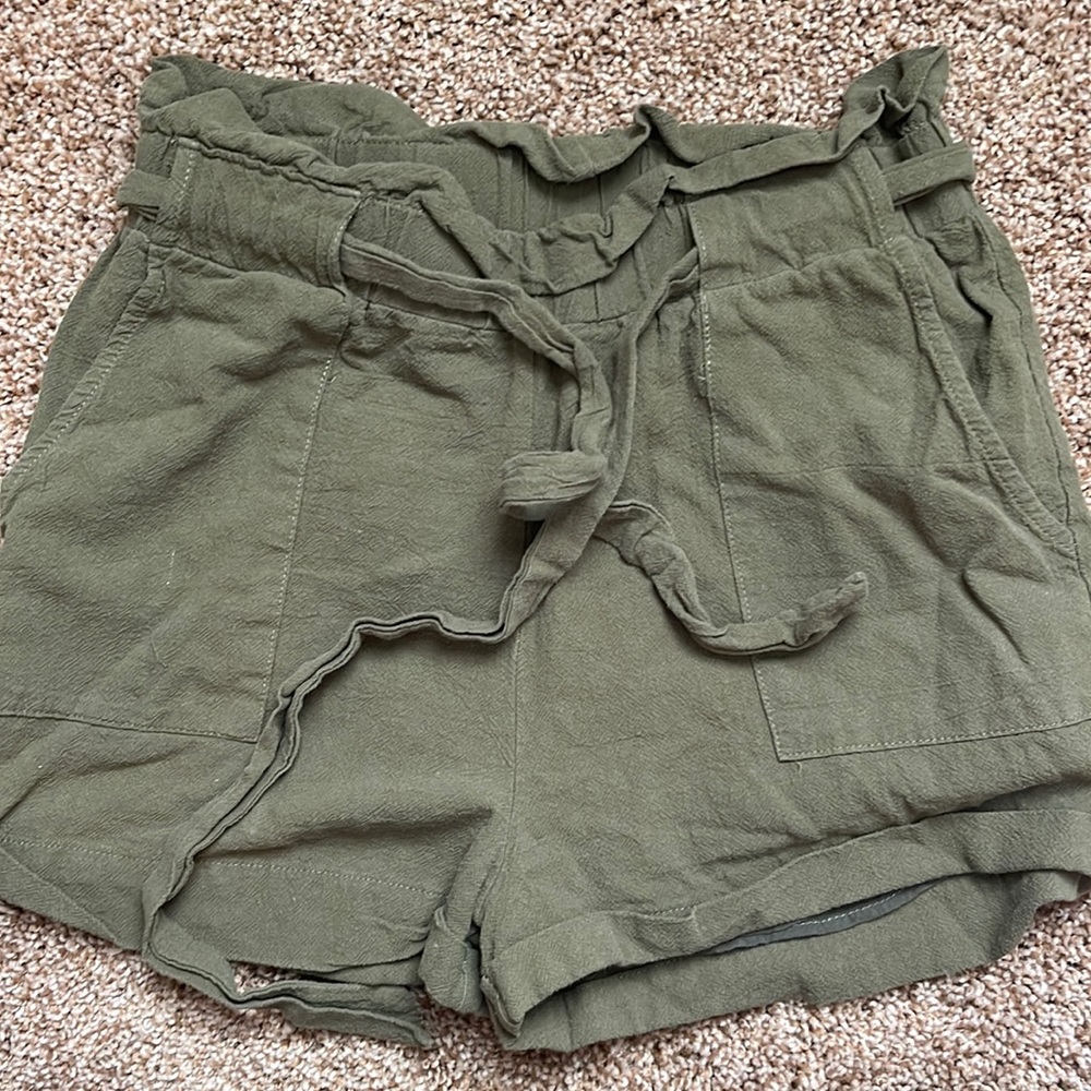 L.A hearts green shorts